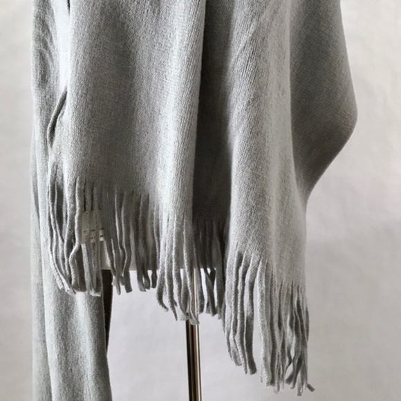 Steve Madden Grey Fringe Knit Wrap Muffler Scarf - Picture 5 of 9